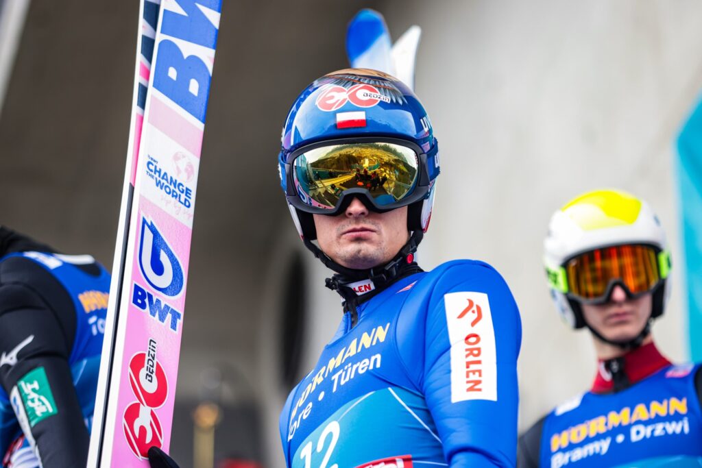 Read more about the article Wokół Skoczni #156: Nowe narty Macieja Kota, Ryoyu Kobayashi na Igrzyskach w Paryżu i podsumowanie wizyty we Francji Sary Takanashi
