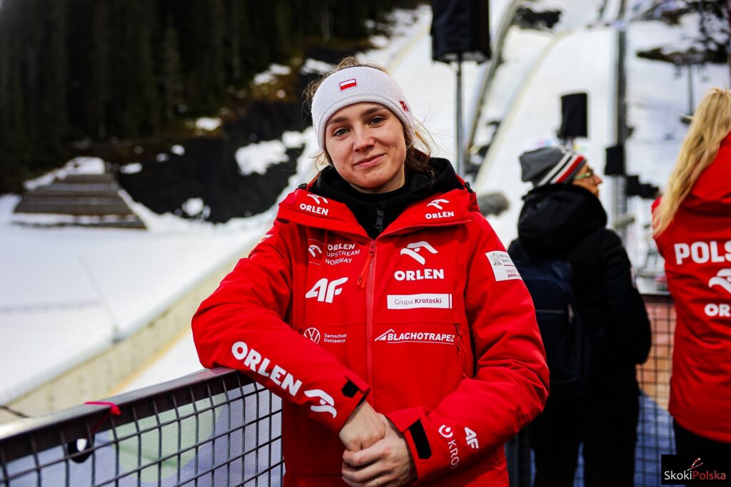 Read more about the article Świetna sobota, skoki zmieniające się z dnia na dzień i walka z Niką Prevc. Anna Twardosz: „Byłam wtedy w szoku”