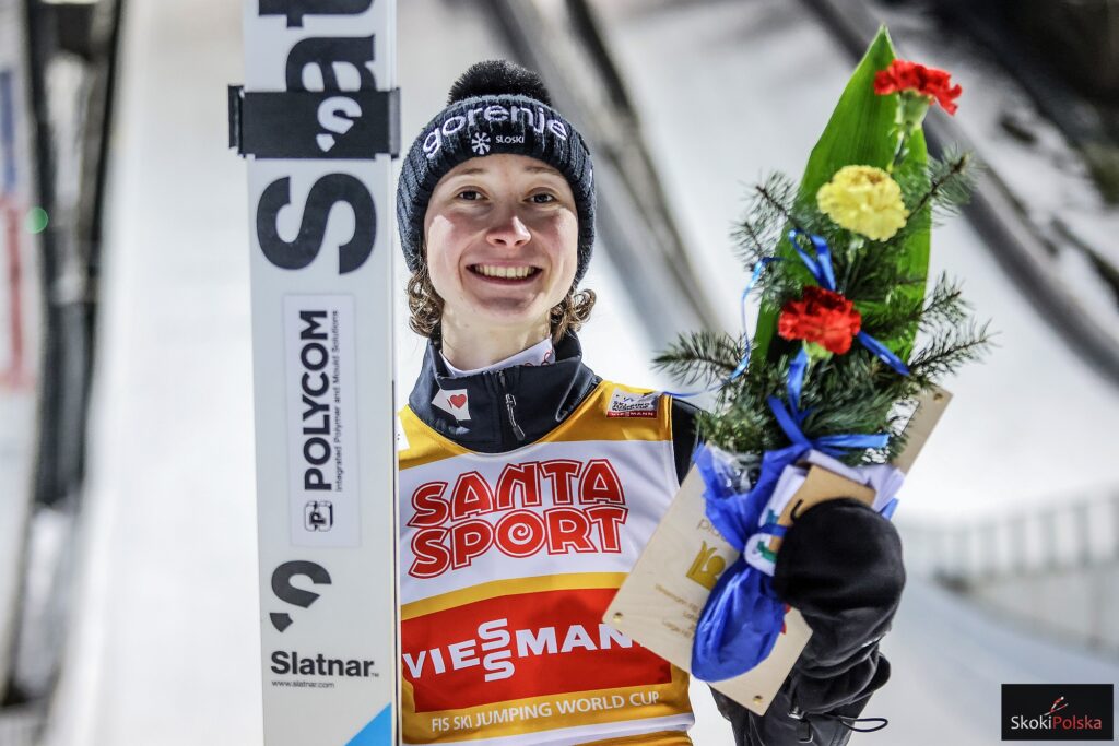 Read more about the article PŚ kobiet Villach: Nika Prevc wygrywa i zostaje nową liderką cyklu. Anna Twardosz wraca do punktowania