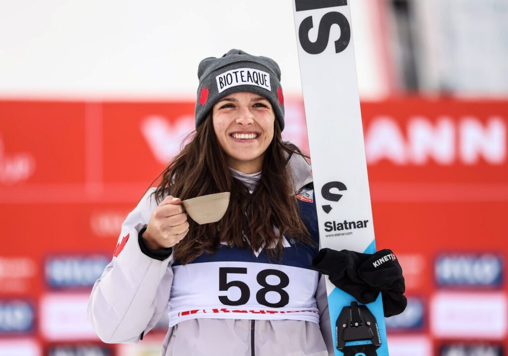 Read more about the article Abigail Strate o najlepszym otwarciu sezonu w karierze i rozmowie z Kamilem Stochem