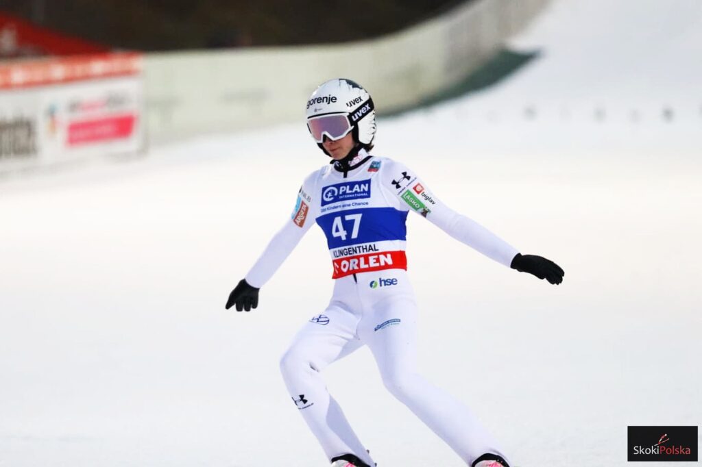 Read more about the article PŚ kobiet Zhangjiakou: Nika Prevc wyraźną liderką na półmetku, Anna Twardosz w finale