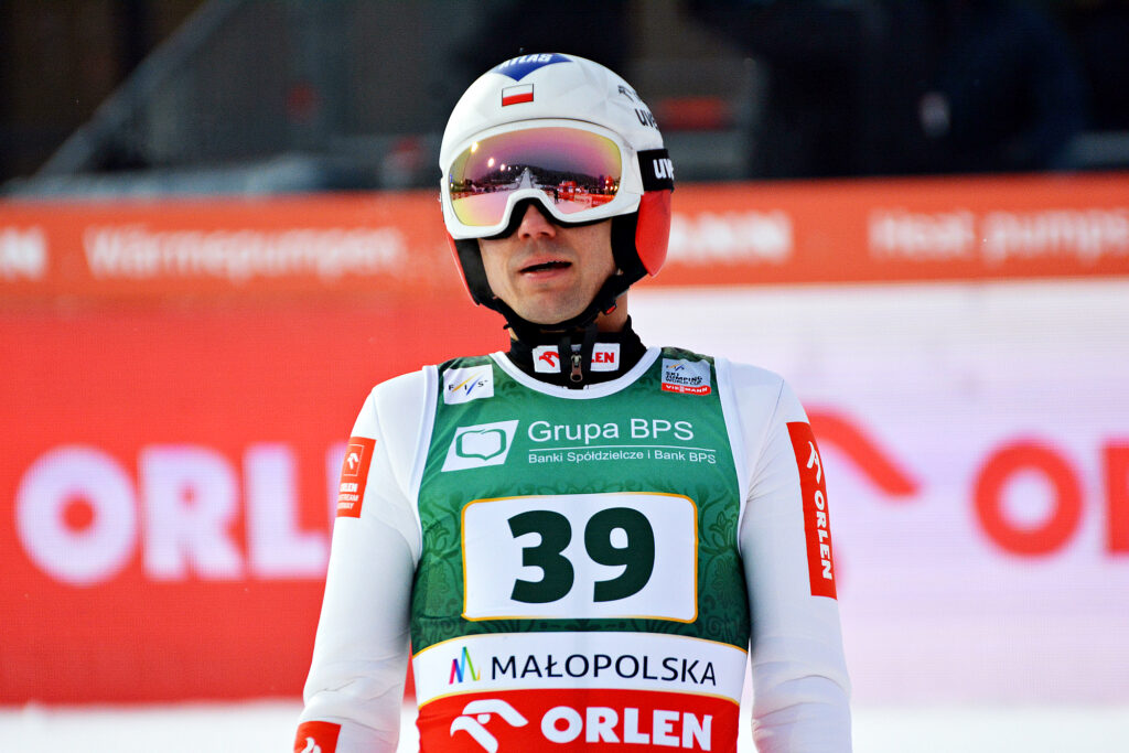 Read more about the article „Boli, ale akceptuję” — Kamil Stoch poza sobotnim konkursem w Zakopanem