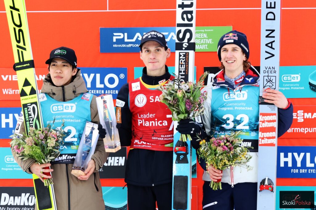 Read more about the article PŚ Planica: Domen Prevc znokautował rywali, dramatyczny upadek Stephana Embachera