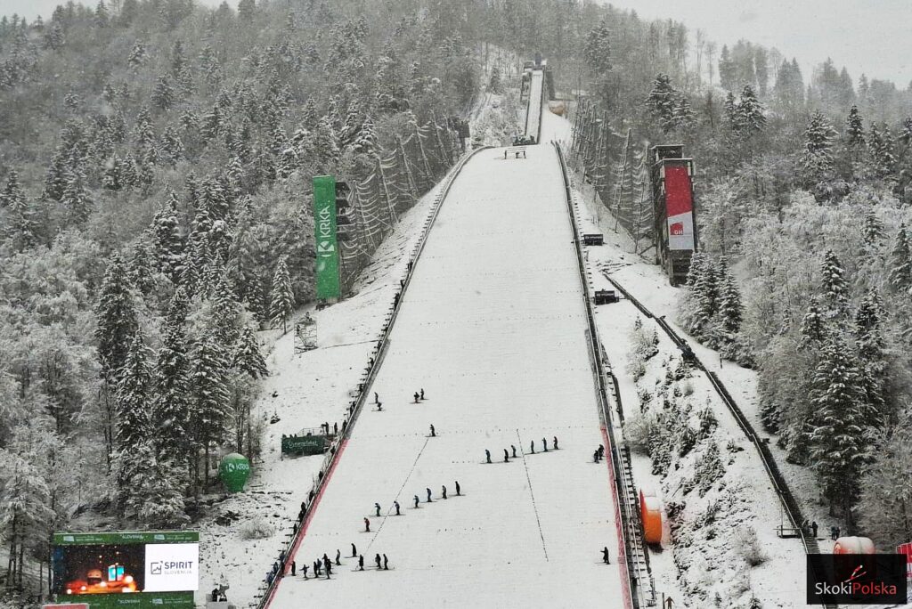 Read more about the article PŚ Planica: Seria próbna mężczyzn odwołana, pierwsze loty kobiet na Letalnicy przesunięte!