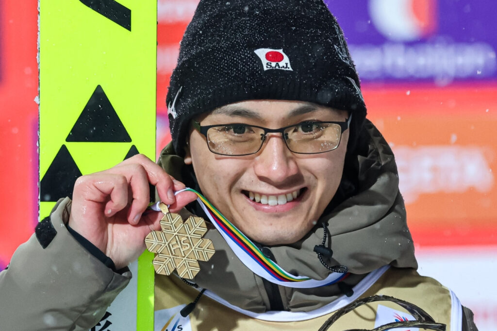 Read more about the article PŚ Oslo: Tomofumi Naito zwycięzcą wietrznego konkursu, Philipp Raimund mocno krytykuje jury