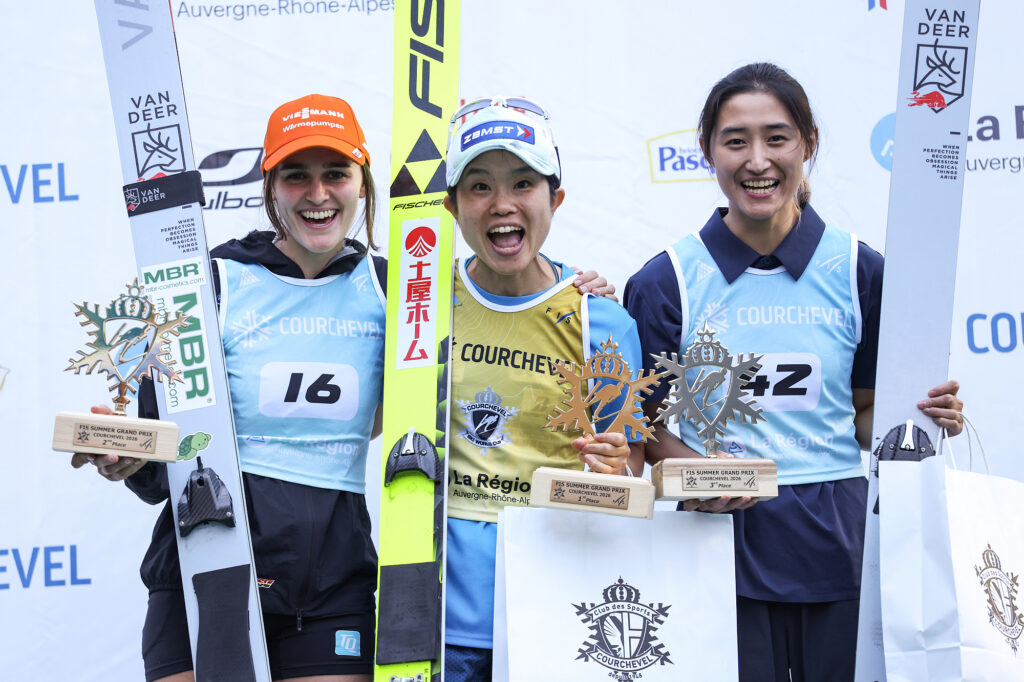 Read more about the article LGP Courchevel: Yuki Ito triumfuje drugiego dnia zmagań, podium dla skoczkini z Chin! Anna Twardosz w drugiej dziesiątce